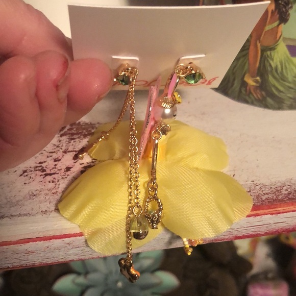 NWT - Easter Earrings Mix-Matched Betsey Johnson Bunny Earrings/RARE! - Picture 11 of 17